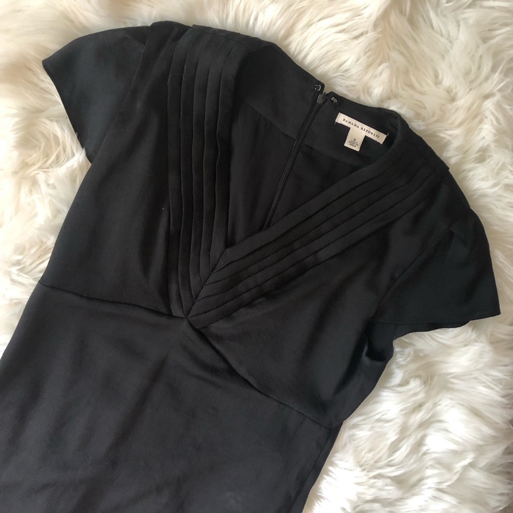 Banana Republic Size 6 Black Short Sleeve Shirt